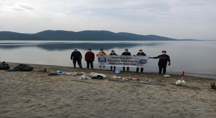 TÜRÇEV Akyaka’da Plaj Temizliği Yaptı