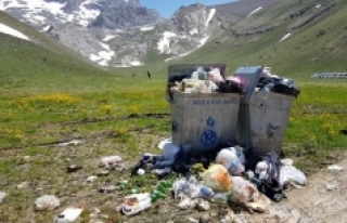 Doğa harikası yayla, çöp içinde kaldı!