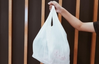 Ücretli alışveriş poşetleriyle 1 milyon tondan fazla plastik atık engellendi